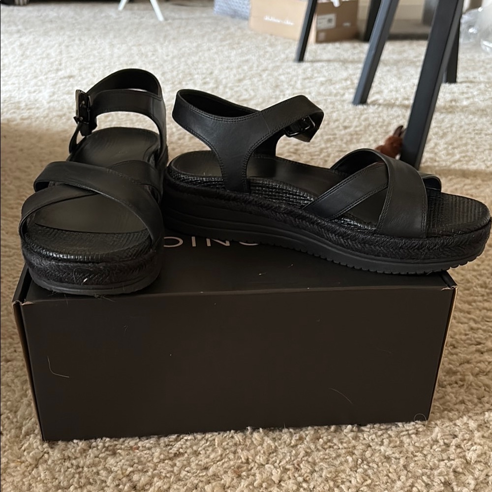 Vionic Black Sporty Sandals with Cushioned Sole